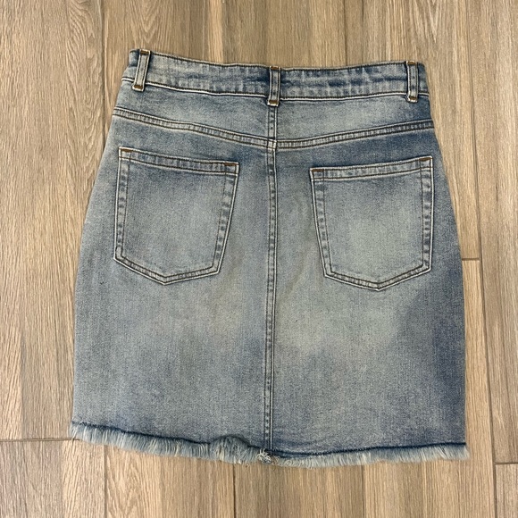 Denim mini skirt size medium - Picture 2 of 7